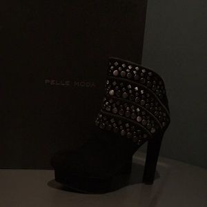 Pelle Moda Suede Booties Size 7.5 M